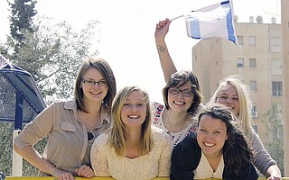 Dienste in Israel Gruppenfoto Voluntaerinnen