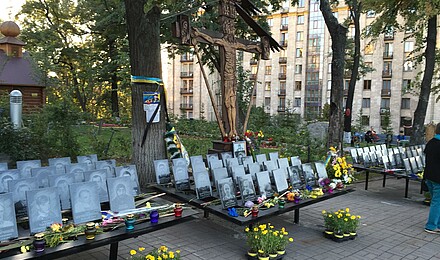 Gedenktafeln fur jeden Einzelnen der im Februar 2014 am Maidan erschossen wurde