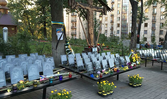 Gedenktafeln für jeden Einzelnen, der im Februar 2014 am Maidan erschossen wurde
